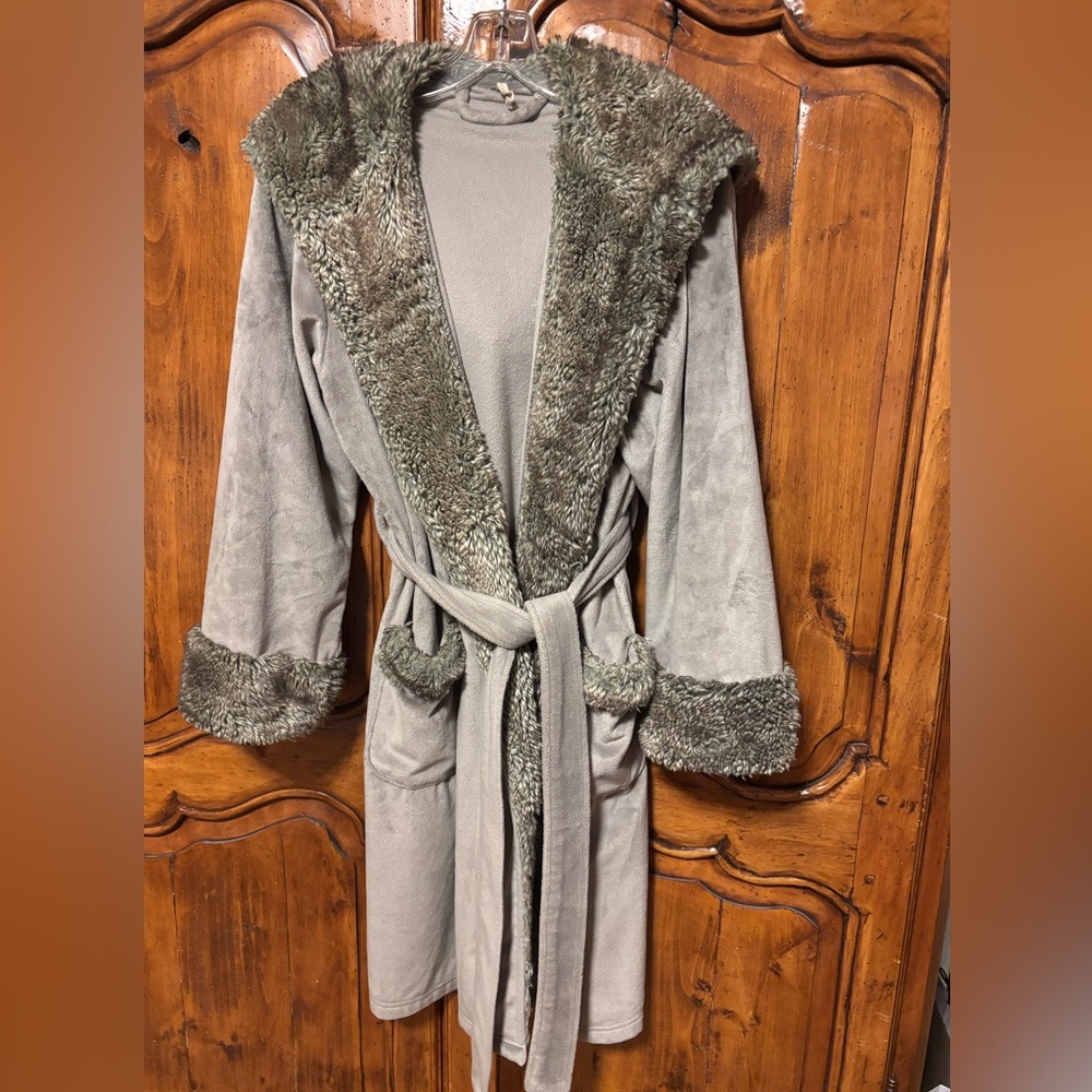 Pottery Barn Gray Faux Fur Trim Robe